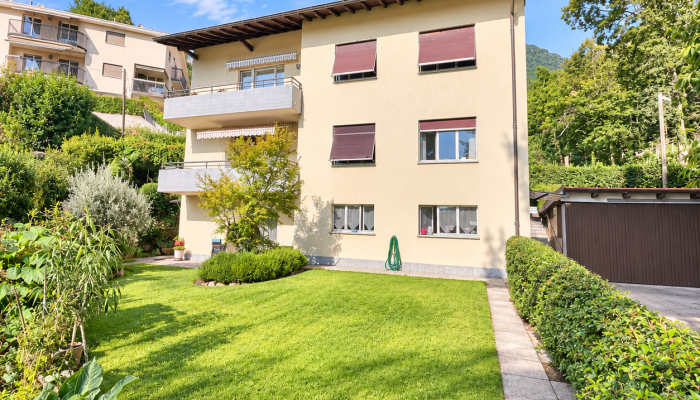 casa_moderna_con_giardino_rigoglioso